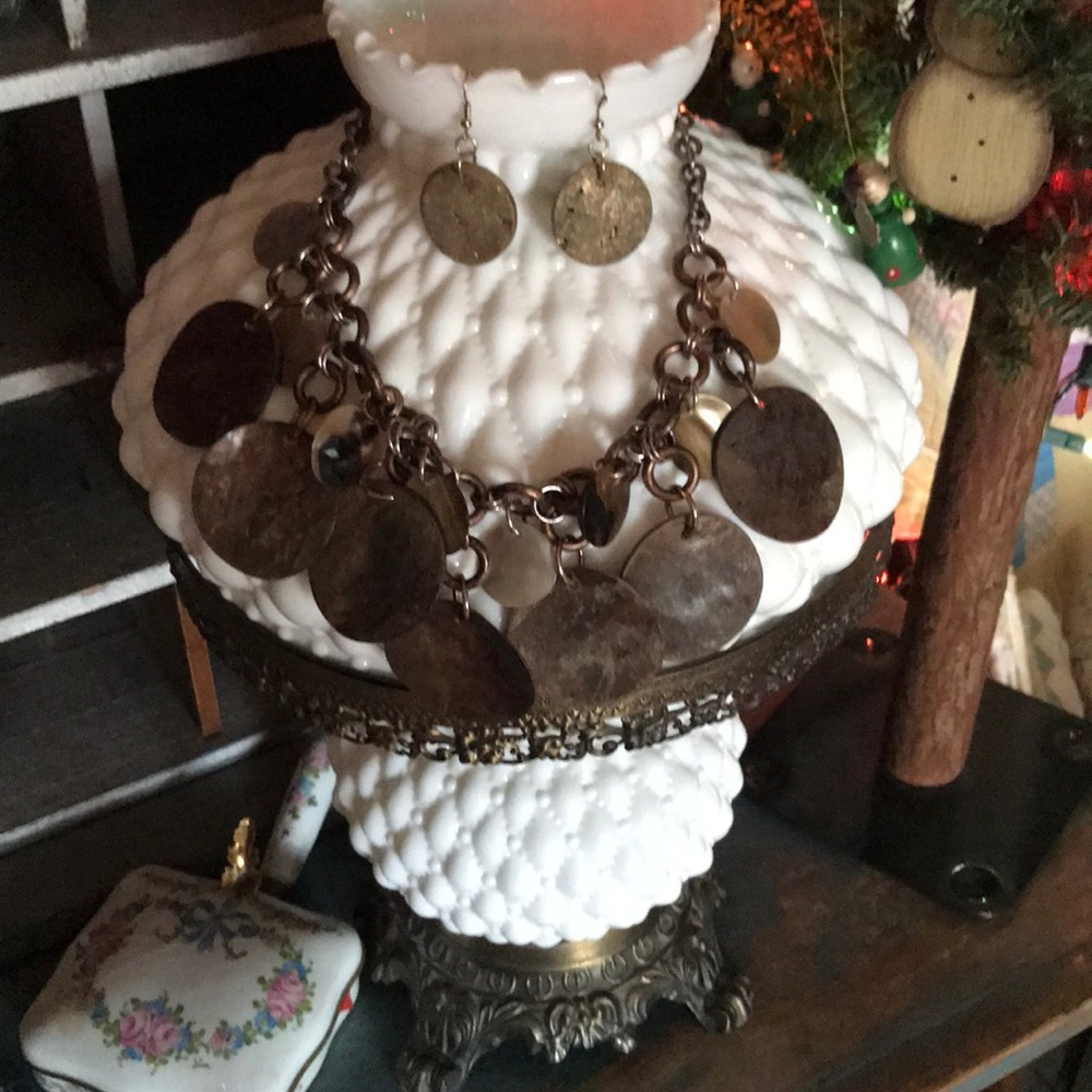 Necklace and earring set